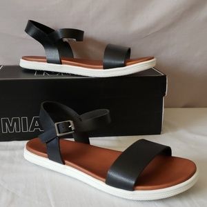 mia yamille sandal